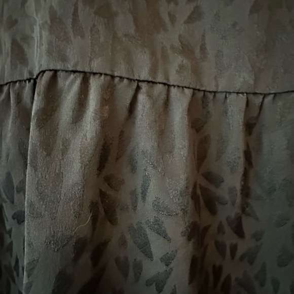 Loft Black Peplum, Tulip Short Sleeve Blouse
Sz S
Excellent Condition - Picture 3 of 4